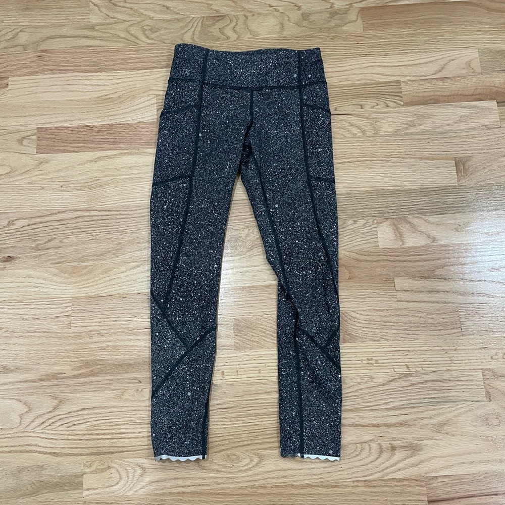 LULULEMON Leggings. Size 4. Good condition!